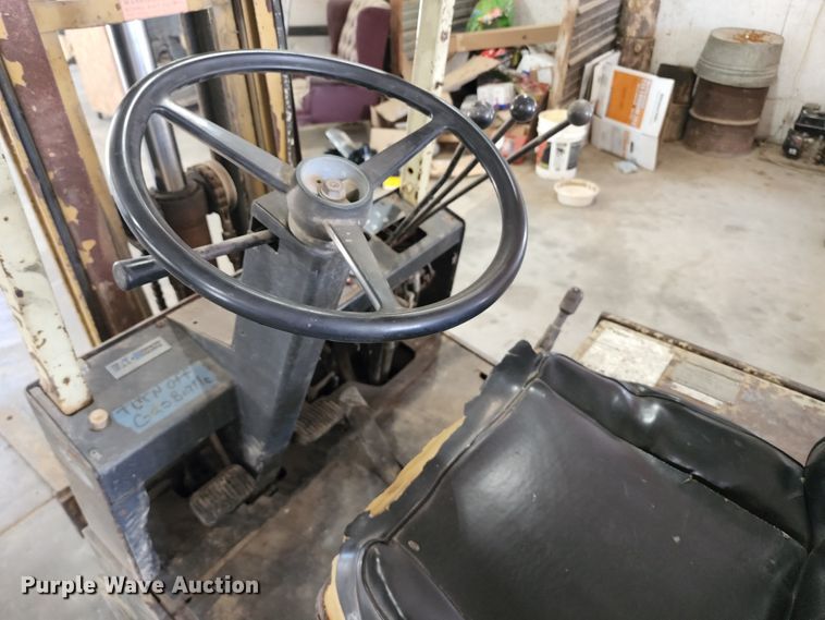 image for item KT9894 Yale GLC030UAD071  forklift