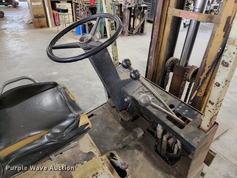 image for item KT9894 Yale GLC030UAD071  forklift