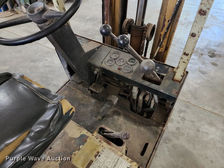 image for item KT9894 Yale GLC030UAD071  forklift