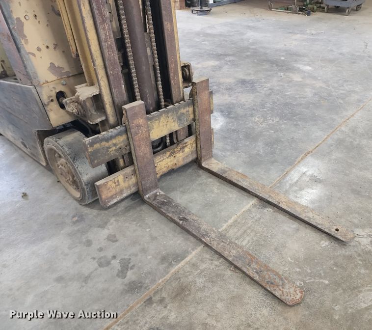 image for item KT9894 Yale GLC030UAD071  forklift