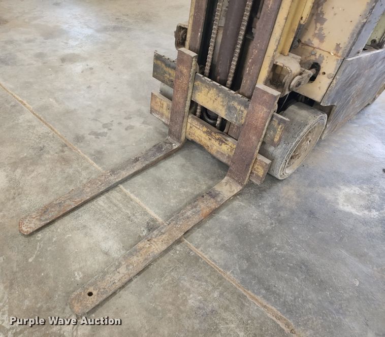 image for item KT9894 Yale GLC030UAD071  forklift