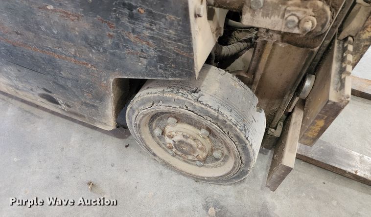 image for item KT9894 Yale GLC030UAD071  forklift