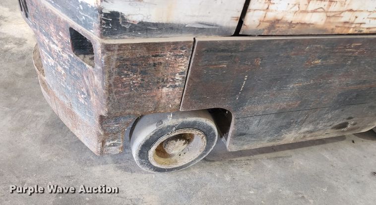 image for item KT9894 Yale GLC030UAD071  forklift