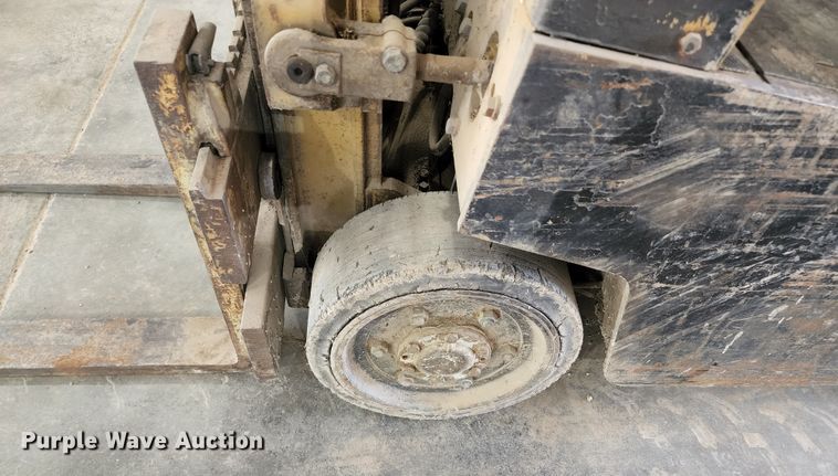 image for item KT9894 Yale GLC030UAD071  forklift