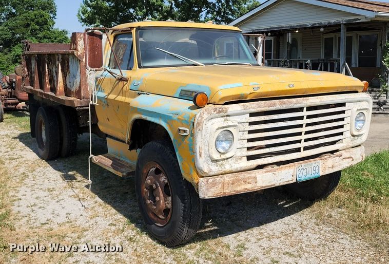 image for item KU9367 1969 Ford F600  dump truck