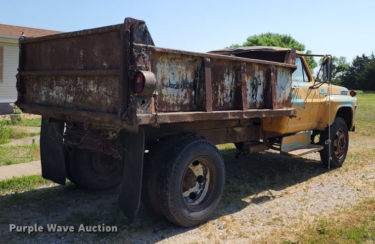 image for item KU9367 1969 Ford F600  dump truck