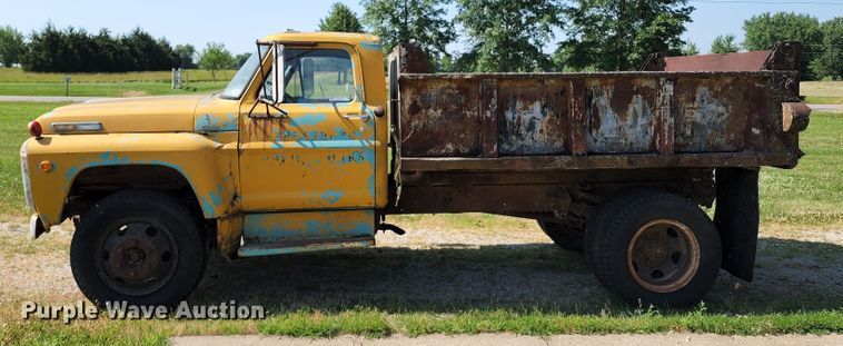 image for item KU9367 1969 Ford F600  dump truck