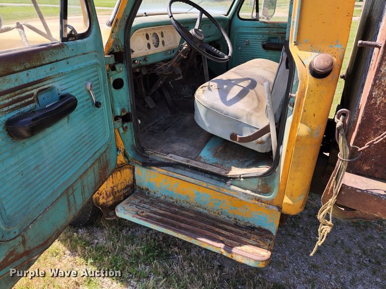 image for item KU9367 1969 Ford F600  dump truck