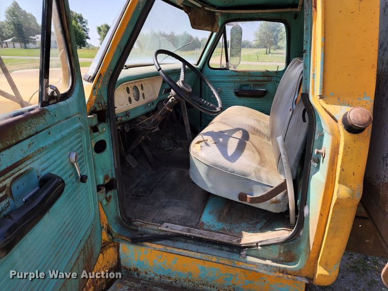 image for item KU9367 1969 Ford F600  dump truck