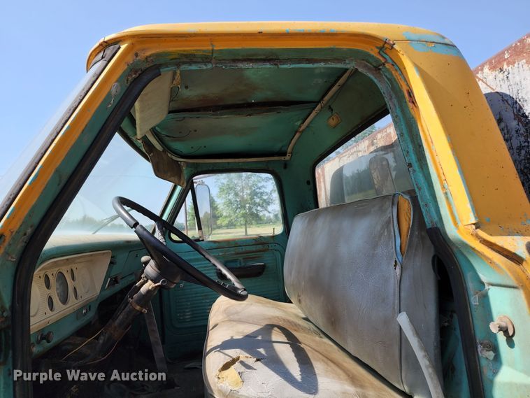 image for item KU9367 1969 Ford F600  dump truck