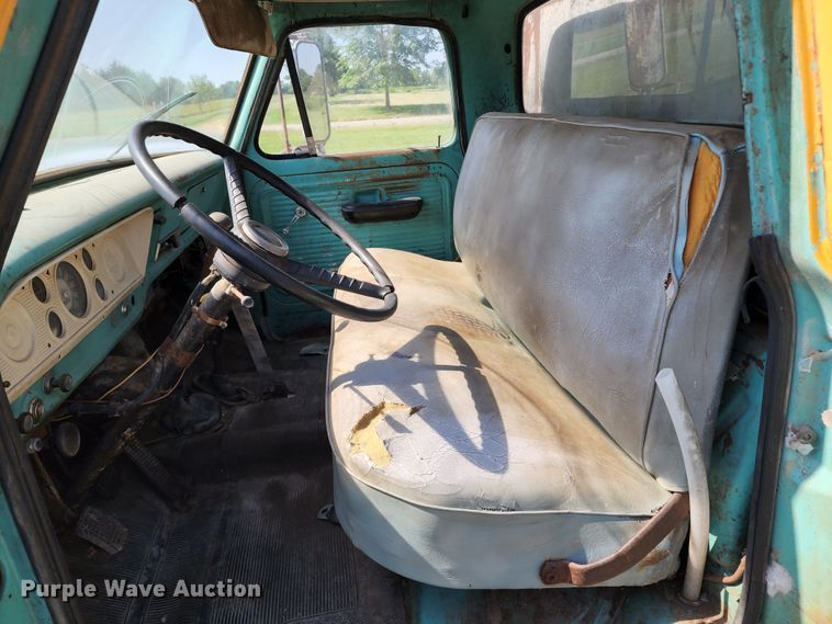 image for item KU9367 1969 Ford F600  dump truck