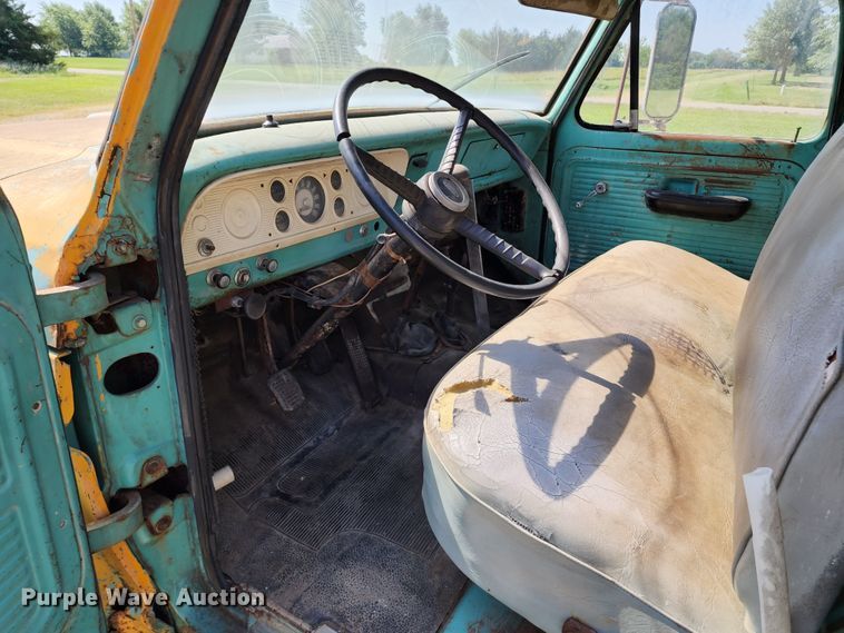 image for item KU9367 1969 Ford F600  dump truck