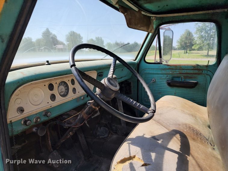 image for item KU9367 1969 Ford F600  dump truck