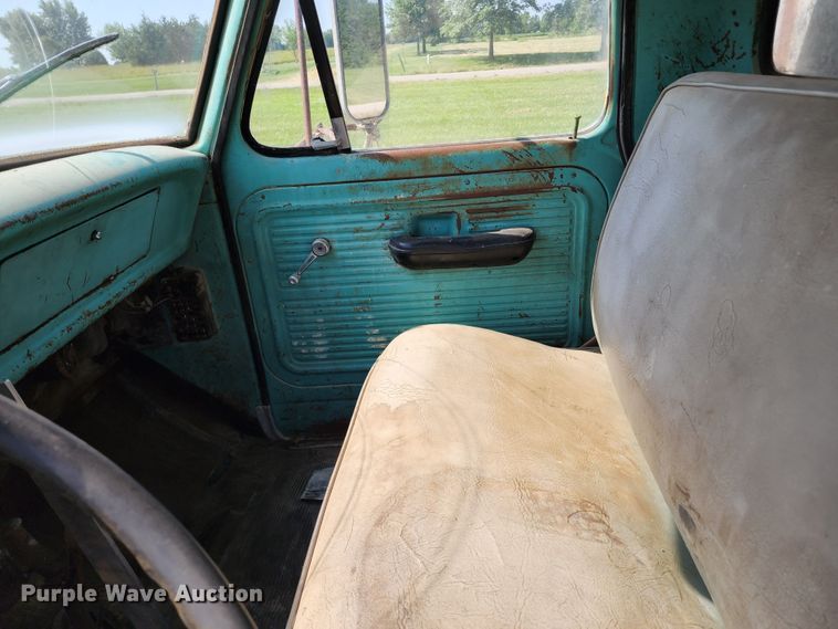 image for item KU9367 1969 Ford F600  dump truck