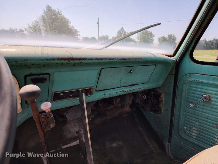 image for item KU9367 1969 Ford F600  dump truck