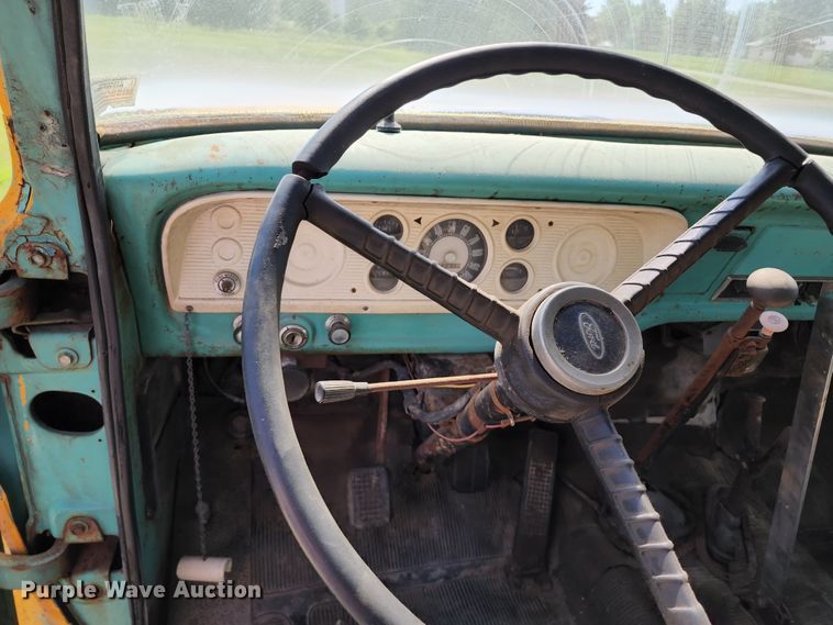 image for item KU9367 1969 Ford F600  dump truck