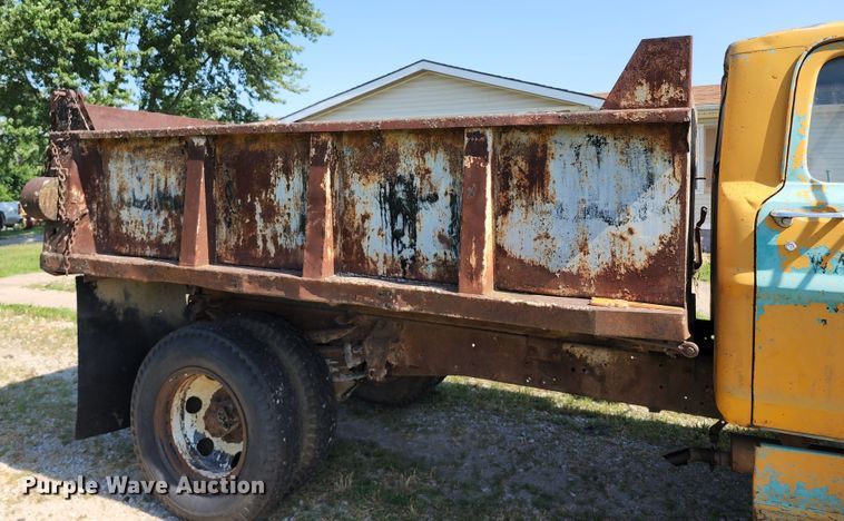 image for item KU9367 1969 Ford F600  dump truck