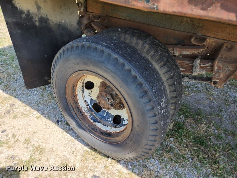 image for item KU9367 1969 Ford F600  dump truck