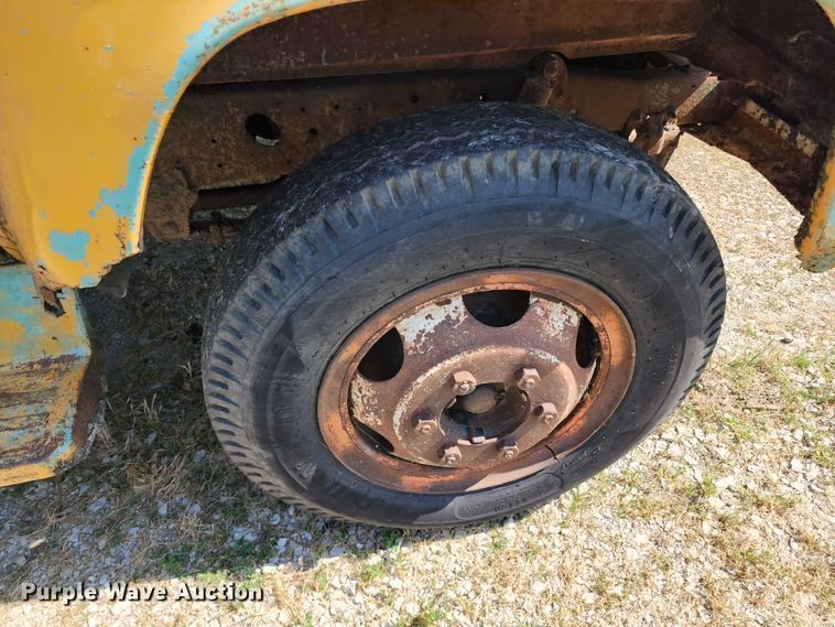 image for item KU9367 1969 Ford F600  dump truck