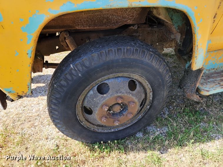 image for item KU9367 1969 Ford F600  dump truck