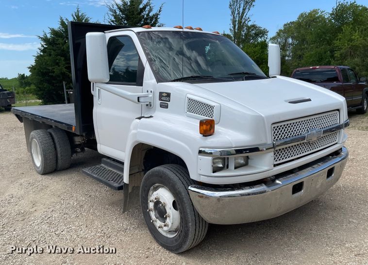 image for item LF9019 2006 Chevrolet C4500  flatbed truck