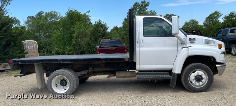 image for item LF9019 2006 Chevrolet C4500  flatbed truck