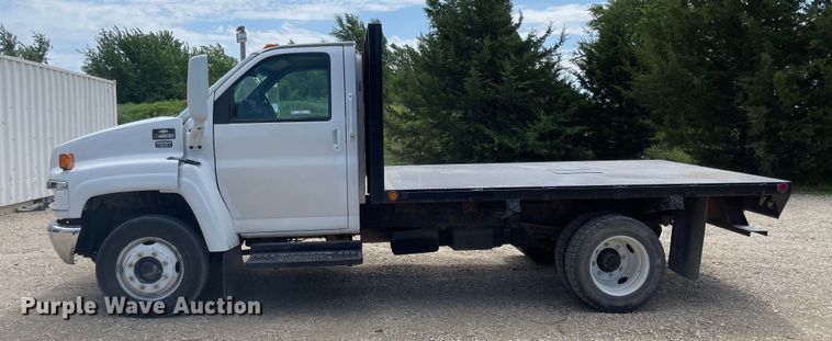 image for item LF9019 2006 Chevrolet C4500  flatbed truck