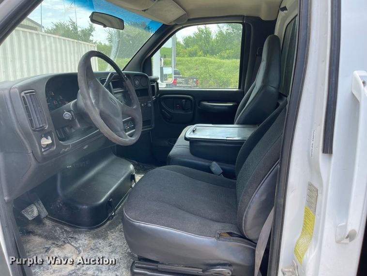 image for item LF9019 2006 Chevrolet C4500  flatbed truck