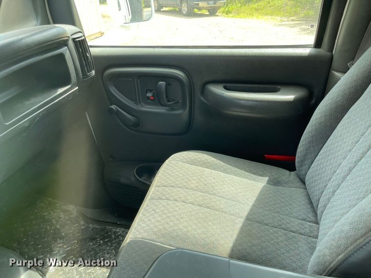 image for item LF9019 2006 Chevrolet C4500  flatbed truck