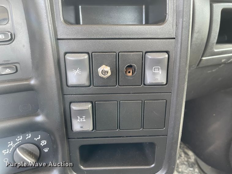 image for item LF9019 2006 Chevrolet C4500  flatbed truck