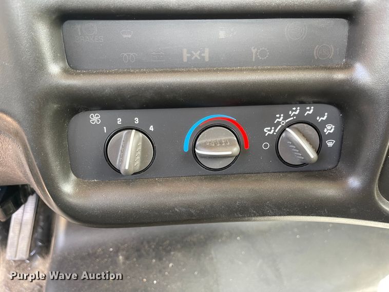 image for item LF9019 2006 Chevrolet C4500  flatbed truck