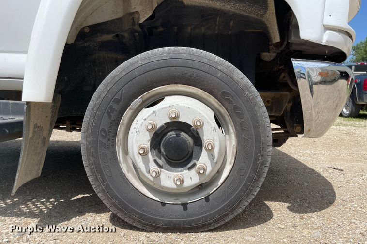 image for item LF9019 2006 Chevrolet C4500  flatbed truck