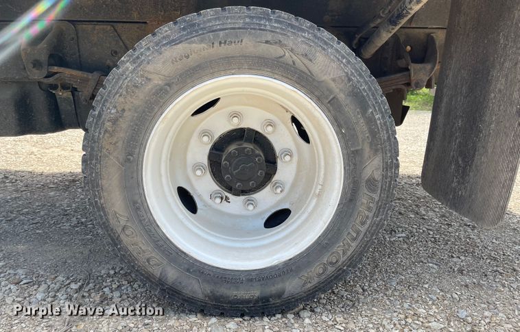 image for item LF9019 2006 Chevrolet C4500  flatbed truck