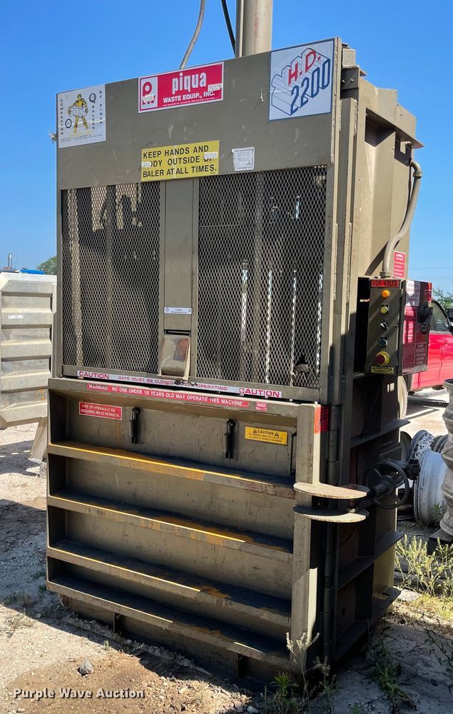 image for item LF9030 Piqua HD2200  cardboard baler