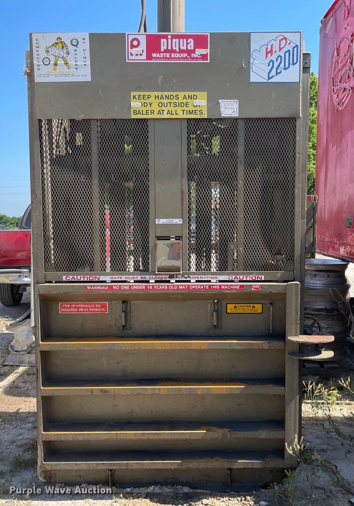 image for item LF9030 Piqua HD2200  cardboard baler