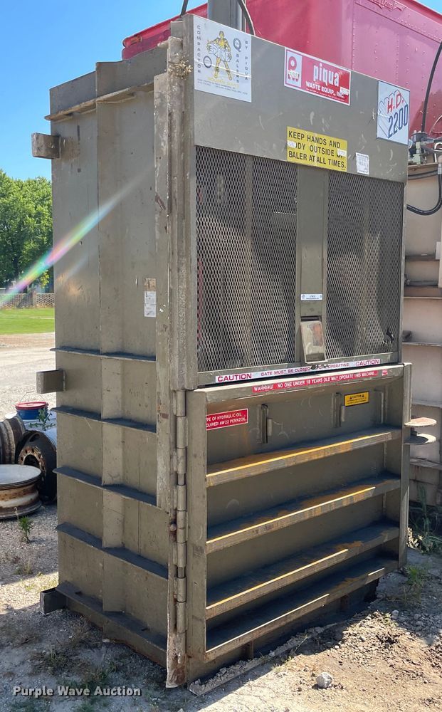 image for item LF9030 Piqua HD2200  cardboard baler