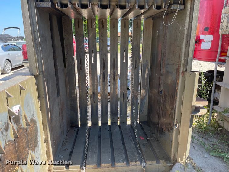 image for item LF9030 Piqua HD2200  cardboard baler