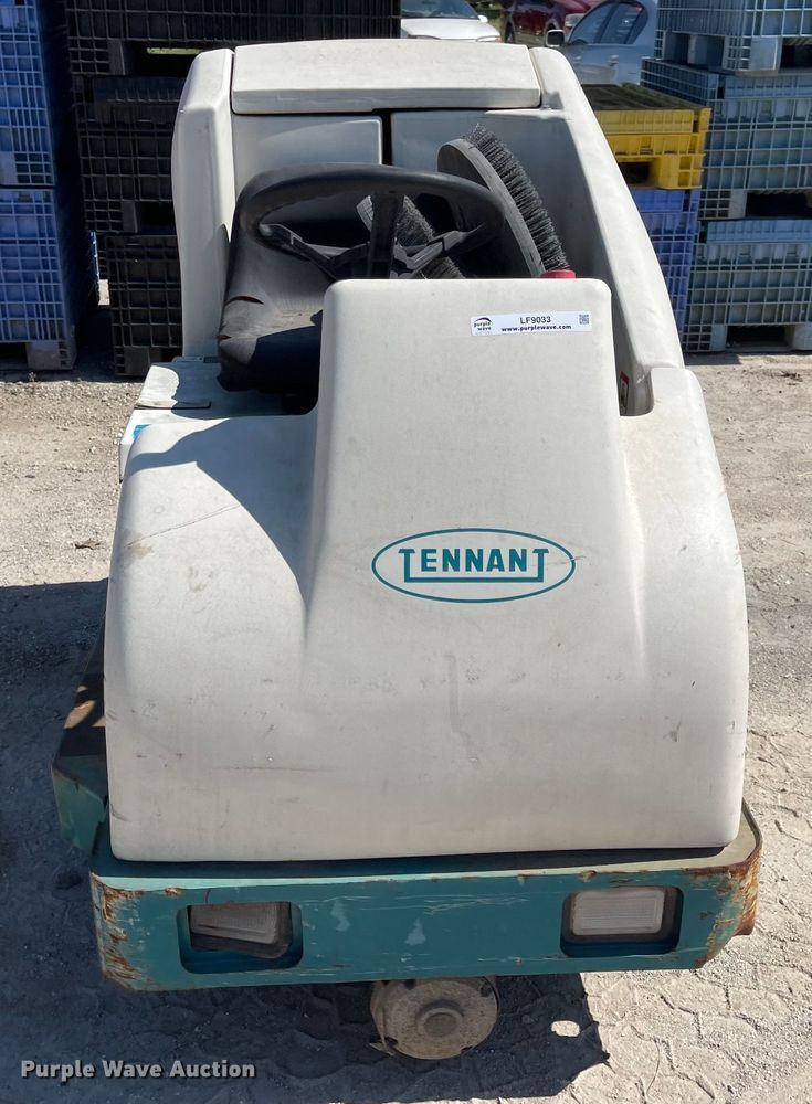 image for item LF9033 Tennant 7200  floor sweeper