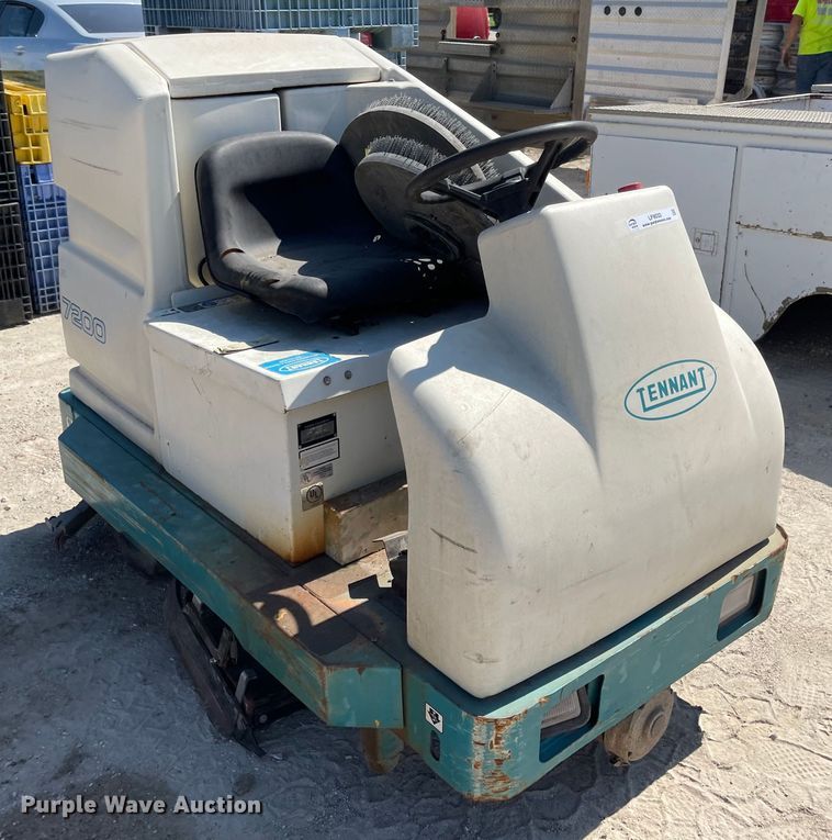 image for item LF9033 Tennant 7200  floor sweeper