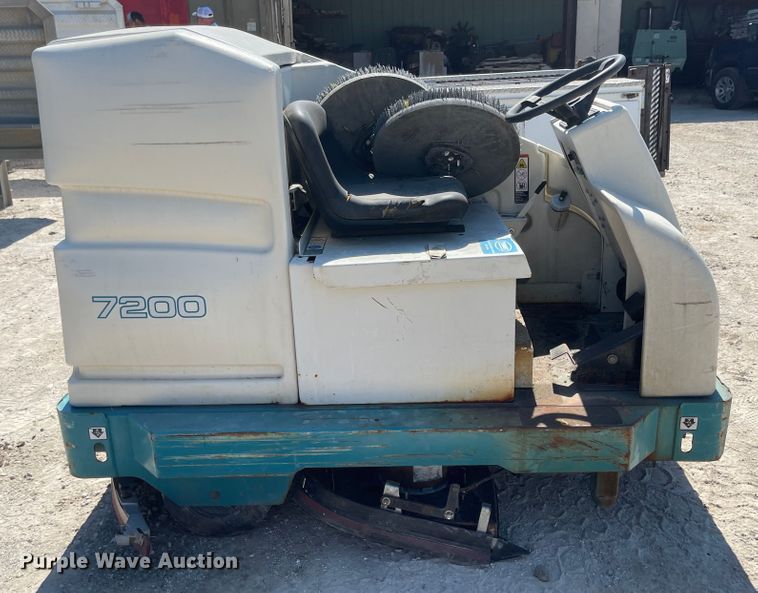 image for item LF9033 Tennant 7200  floor sweeper