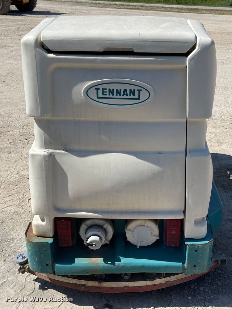 image for item LF9033 Tennant 7200  floor sweeper