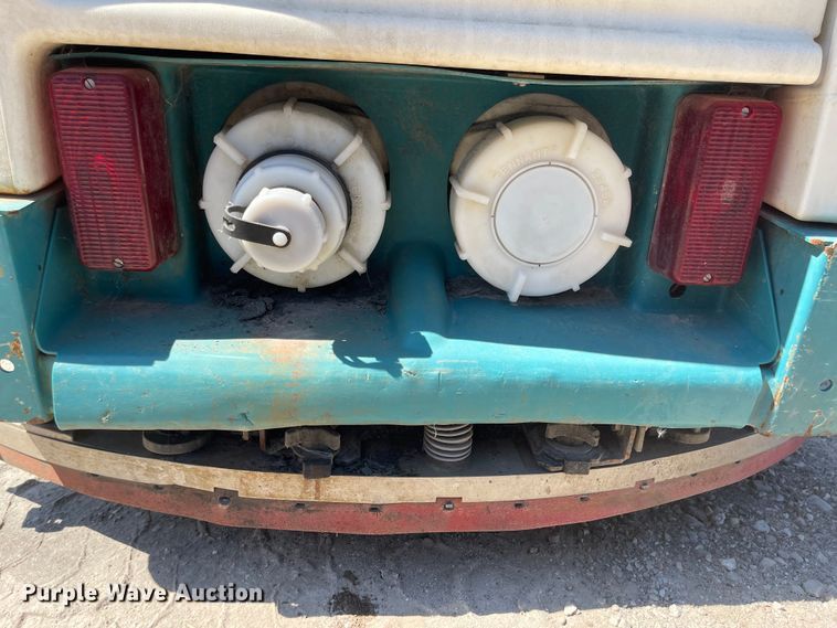 image for item LF9033 Tennant 7200  floor sweeper