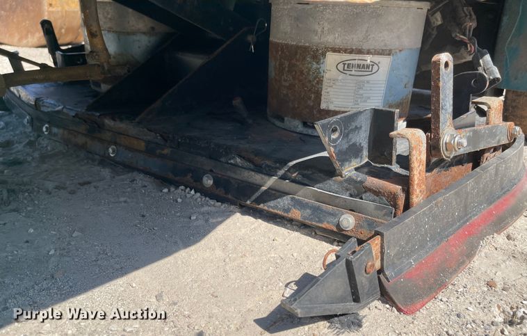 image for item LF9033 Tennant 7200  floor sweeper