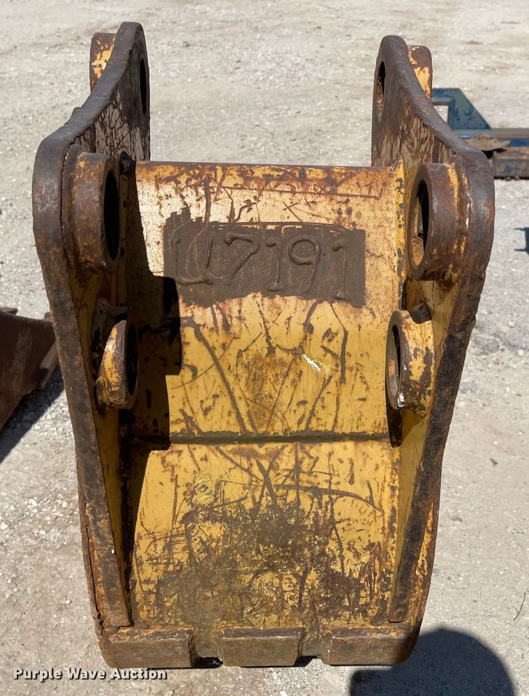 image for item LF9035 16"W Excavator bucket