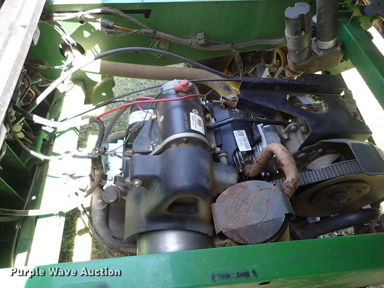 image for item LU9046 2010 John Deere Gator  utility vehicle