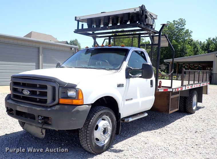 image for item LU9058 2000 Ford F450 Super Duty  flatbed truck