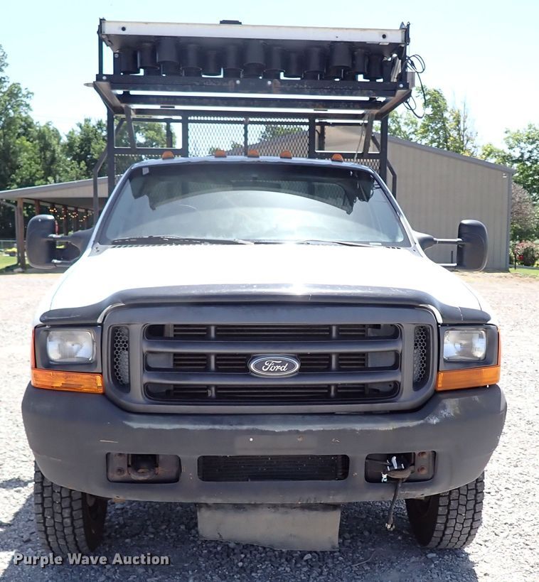 image for item LU9058 2000 Ford F450 Super Duty  flatbed truck