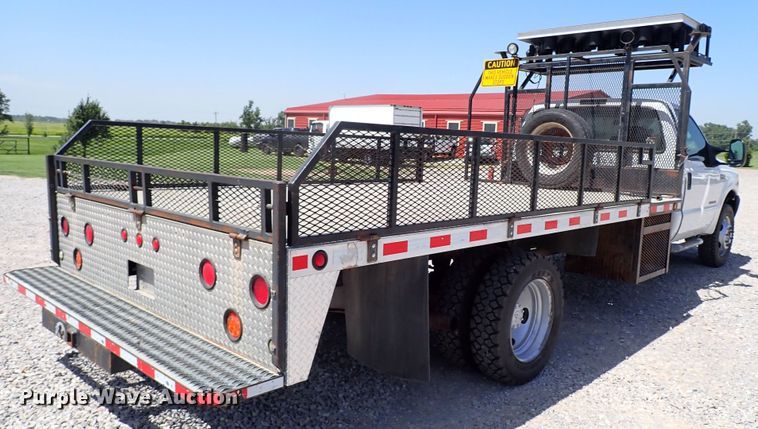 image for item LU9058 2000 Ford F450 Super Duty  flatbed truck