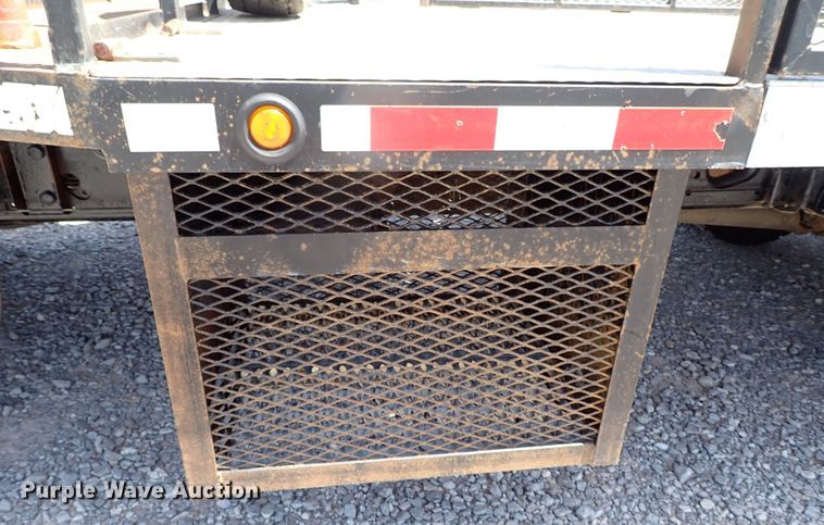 image for item LU9058 2000 Ford F450 Super Duty  flatbed truck