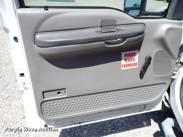 image for item LU9058 2000 Ford F450 Super Duty  flatbed truck